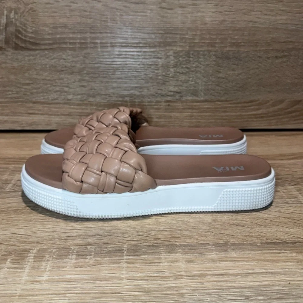 MIA girls size 5 Shoes Woven braided faux leather Slide platform Chunky Sandals